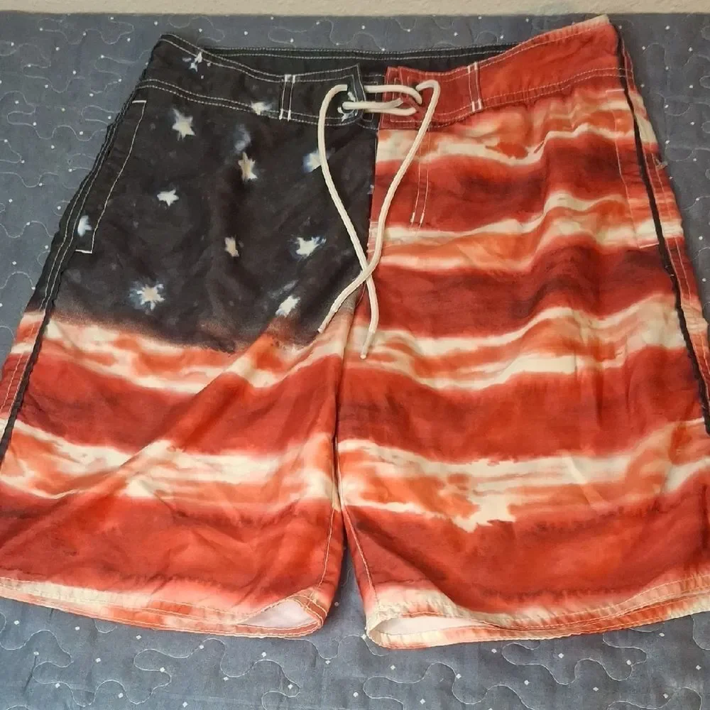 American Eagle Outfitters Red and Black Flag Swim Board Shorts size small